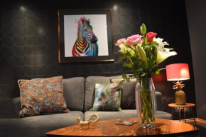 Luxury boutique apartment, free parking & gym